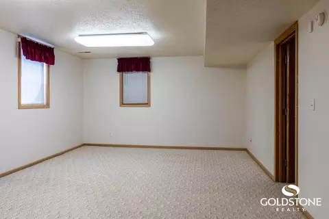 1237 Columbia Dr, Bismarck, ND 58504 photo 27