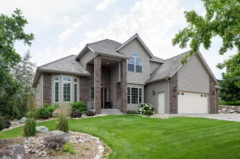 401 Juniper Dr, Bismarck, ND 58503 photo 1