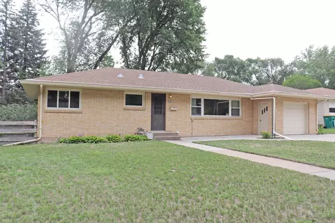 1105 Fairview Pl, Bismarck, ND 58501 photo 1