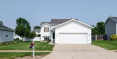 2706 8th Ave SE, Mandan, ND 58554 photo 2