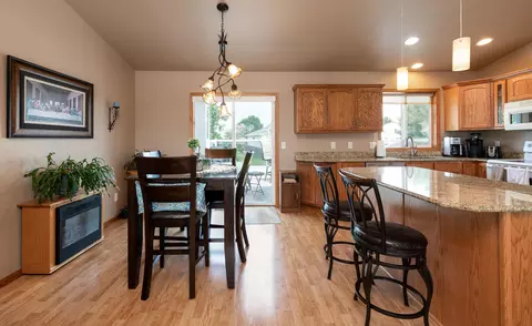 2706 8th Ave SE, Mandan, ND 58554 photo 3