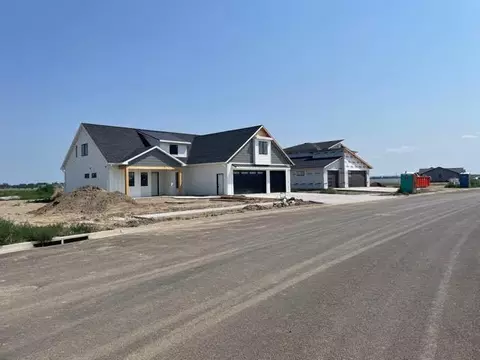 2929 Peach Tree Dr, Bismarck, ND 58504 photo 3