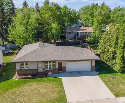 1817 Heritage Ave, Bismarck, ND 58501 photo 1