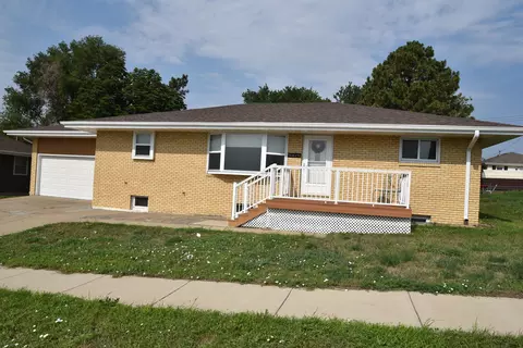 416 26th St N, Bismarck, ND 58501 photo 1