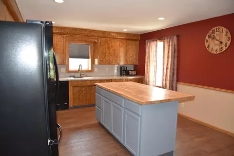 416 26th St N, Bismarck, ND 58501 photo 2