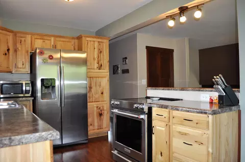 97 Custer Dr, Lincoln, ND 58504 photo 3