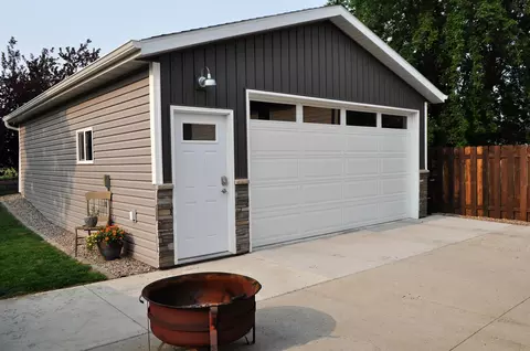 97 Custer Dr, Lincoln, ND 58504 photo 2