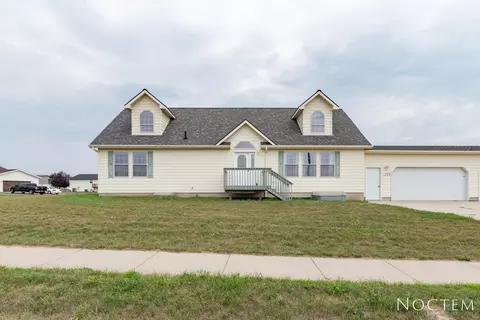 3279 Bethany Loop, Bismarck, ND 58503 photo 2