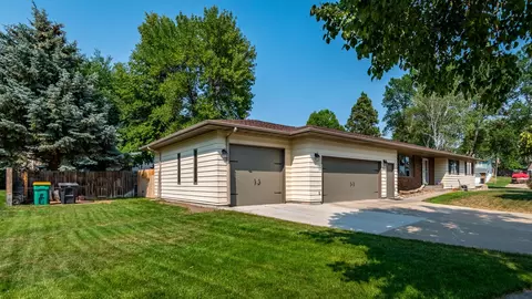 750 Aster Ln, Bismarck, ND 58501 photo 2