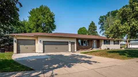 750 Aster Ln, Bismarck, ND 58501 photo 1