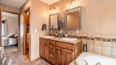 750 Aster Ln, Bismarck, ND 58501 photo 16