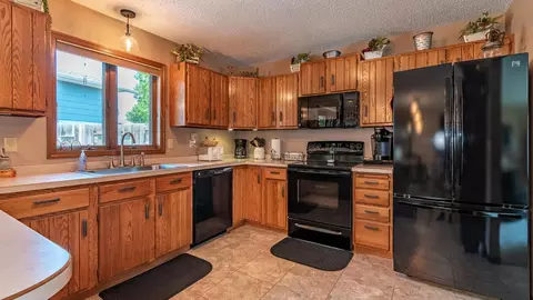 750 Aster Ln, Bismarck, ND 58501 photo 5