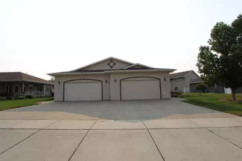 1995 Mesquite Loop, Bismarck, ND 58503 photo 2