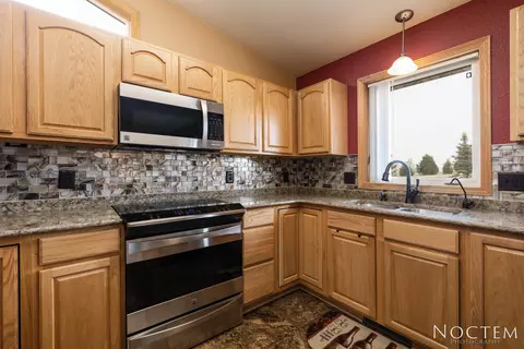 7601 Keystone Dr NW, Bismarck, ND 58503 photo 7