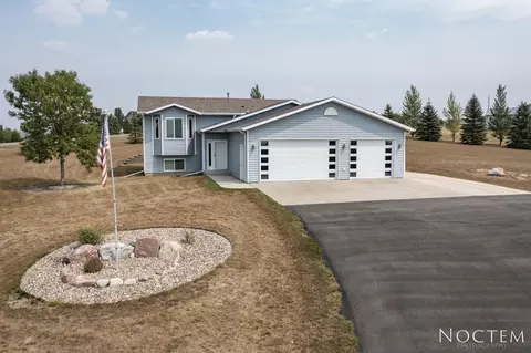 7601 Keystone Dr NW, Bismarck, ND 58503 photo 1