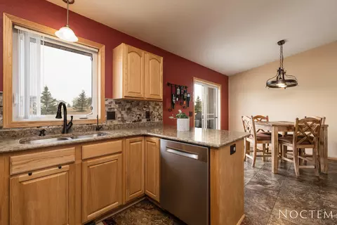 7601 Keystone Dr NW, Bismarck, ND 58503 photo 8
