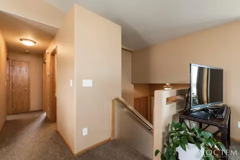 7601 Keystone Dr NW, Bismarck, ND 58503 photo 5