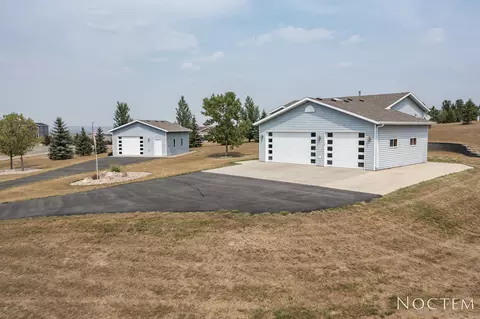 7601 Keystone Dr NW, Bismarck, ND 58503 photo 27