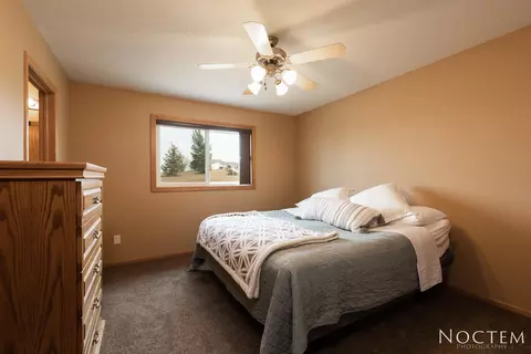 7601 Keystone Dr NW, Bismarck, ND 58503 photo 10