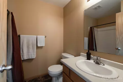 7601 Keystone Dr NW, Bismarck, ND 58503 photo 11