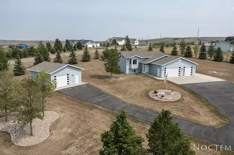 7601 Keystone Dr NW, Bismarck, ND 58503 photo 30