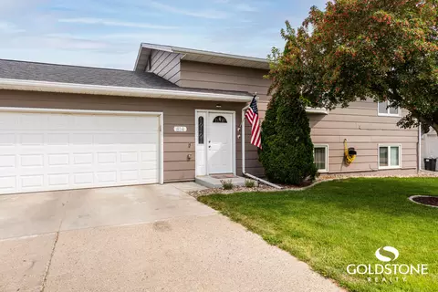 814 3rd Ave NE, Mandan, ND 58554 photo 3