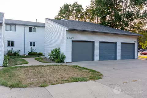 2847 Warwick Loop, Bismarck, ND 58504 photo 1