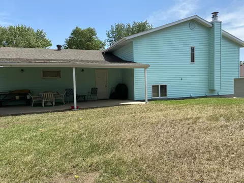 2032 9th St, Bismarck, ND 58501 photo 4