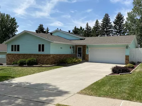 2032 9th St, Bismarck, ND 58501 photo 1