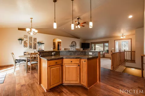 5019 Boulder Ridge Rd, Bismarck, ND 58503 photo 2