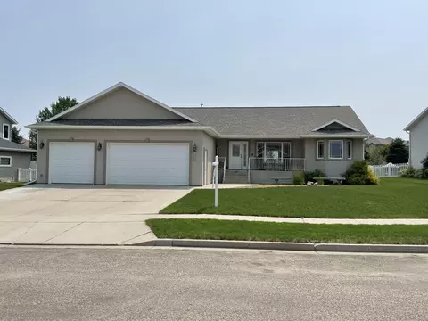5019 Boulder Ridge Rd, Bismarck, ND 58503 photo 1