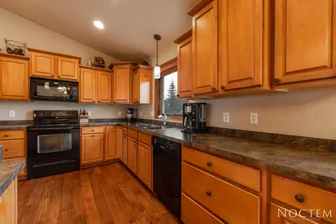 5019 Boulder Ridge Rd, Bismarck, ND 58503 photo 6