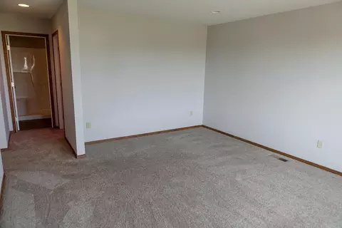 638 Calgary Ave E, Bismarck, ND 58503 photo 17