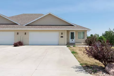 638 Calgary Ave E, Bismarck, ND 58503 photo 2