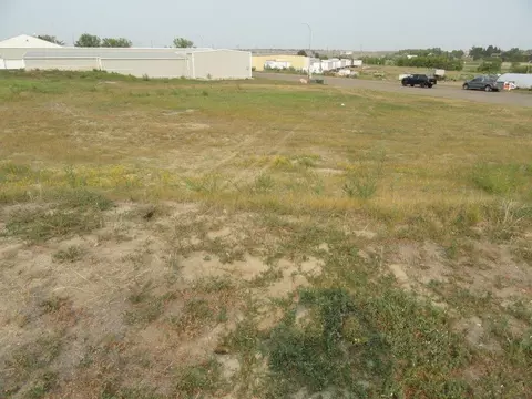 310 N 35th St, Bismarck, ND 58501 photo 4
