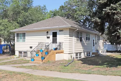 1810 B Ave E, Bismarck, ND 58501 photo 2