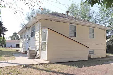 1810 B Ave E, Bismarck, ND 58501 photo 24