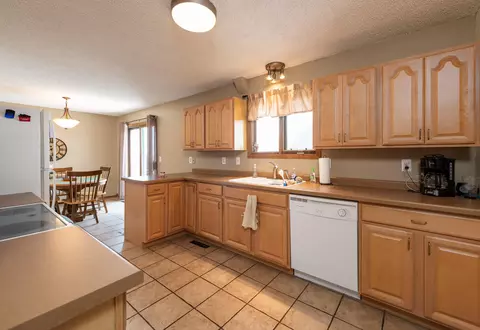 804 7th Ave NE, Mandan, ND 58554 photo 4