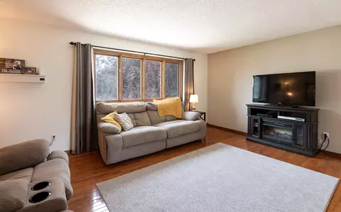 804 7th Ave NE, Mandan, ND 58554 photo 2