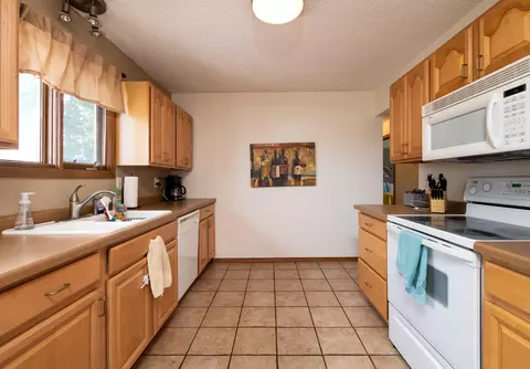 804 7th Ave NE, Mandan, ND 58554 photo 5