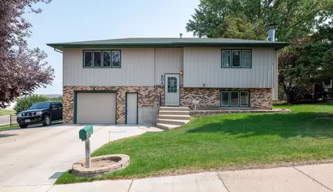 804 7th Ave NE, Mandan, ND 58554 photo 1