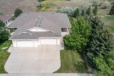1910 Mesquite Loop, Bismarck, ND 58503 photo 2