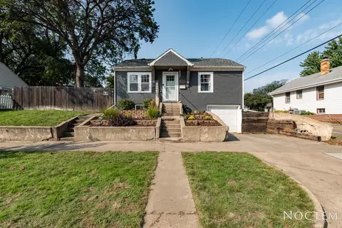 810 E Avenue Ave E, Bismarck, ND 58501 photo 1