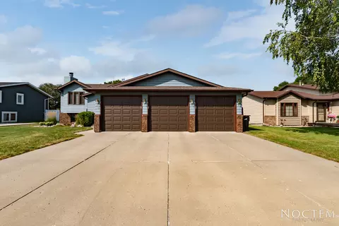 3126 Hampton St, Bismarck, ND 58504 photo 5