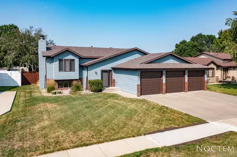 3126 Hampton St, Bismarck, ND 58504 photo 6