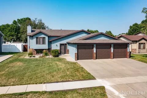 3126 Hampton St, Bismarck, ND 58504 photo 1