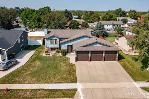 3126 Hampton St, Bismarck, ND 58504 photo 8
