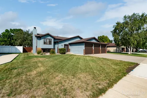 3126 Hampton St, Bismarck, ND 58504 photo 9