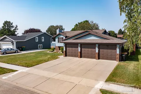 3126 Hampton St, Bismarck, ND 58504 photo 3