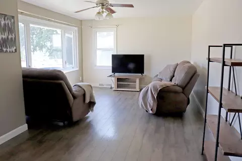 1205 6th St NW, Mandan, ND 58554 photo 4